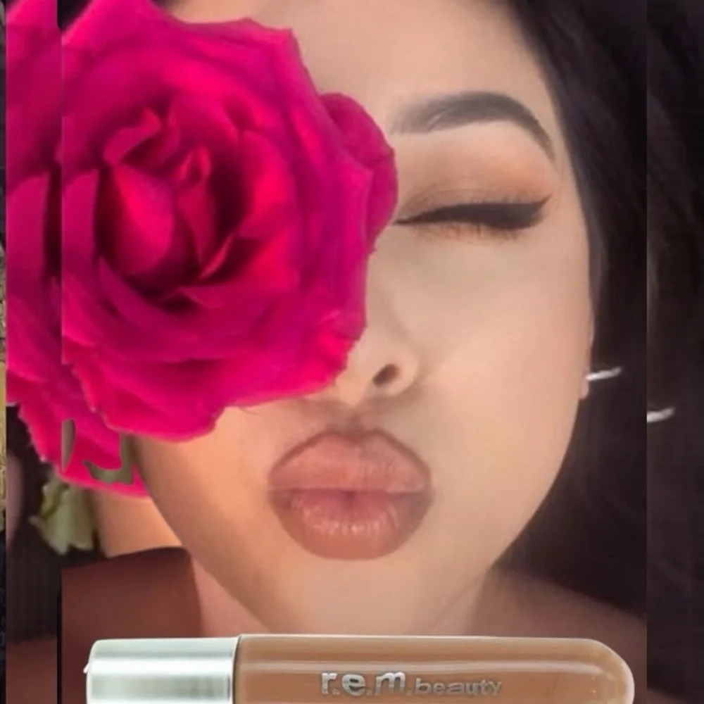 r.e.m. beauty by Ariana Grande – On Your Collar Plumping Lip Gloss Away Message